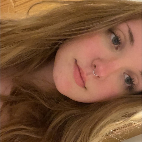 Profile Picture of Maya Harris (@maya_moran) on Poshmark