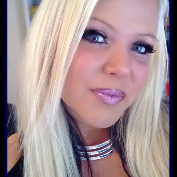 Profile Picture of Jenna Scott (@bbbombshell) on Poshmark