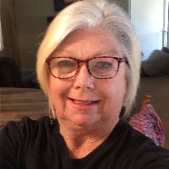 Profile Picture of Sunny Mills (@sunnygogo6) on Poshmark