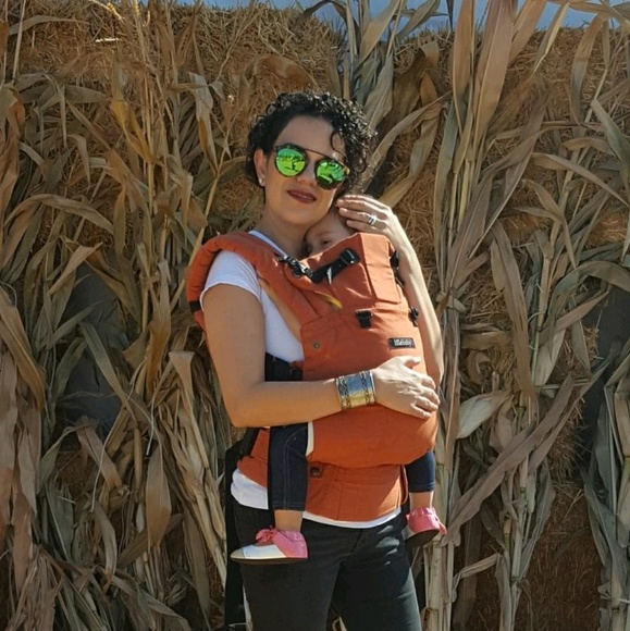 Profile Picture of Julieta Gonzalez (@julietax4) on Poshmark