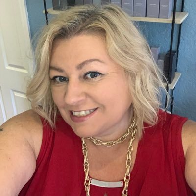 Profile Picture of Kellie Long (@KSellsFlorida) on Twitter