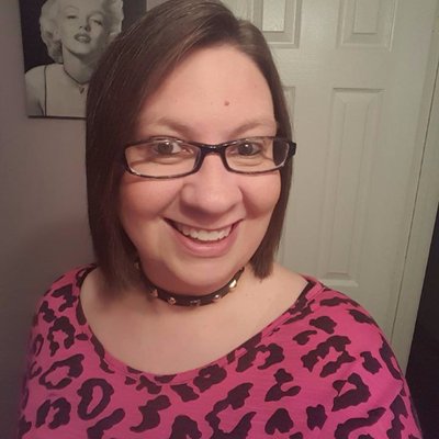 Profile Picture of Lisa Case (@LovingLynam) on Twitter