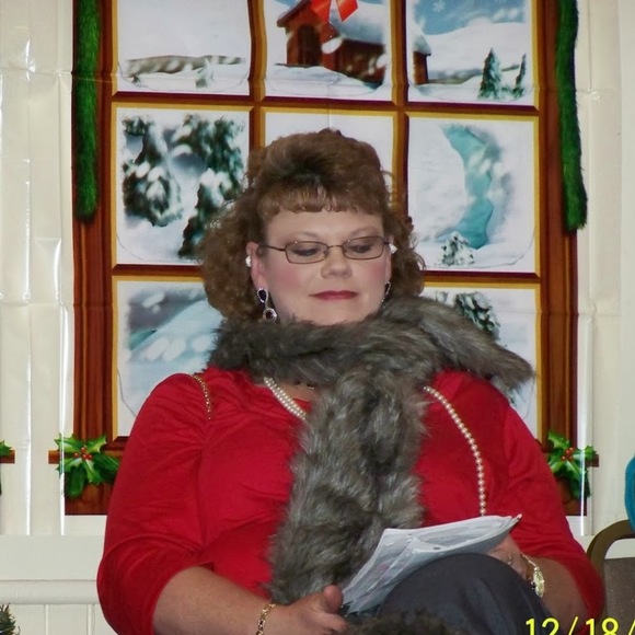 Profile Picture of Lisa Liller (@medicmckee) on Poshmark