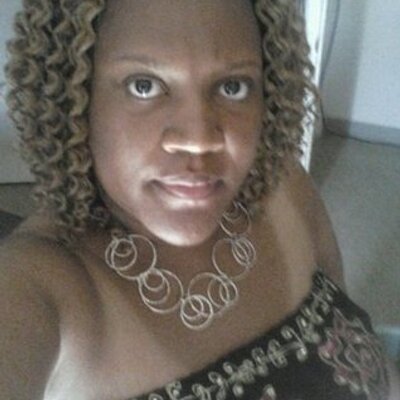 Profile Picture of Vivian Townsend (@lotsoflove32) on Twitter