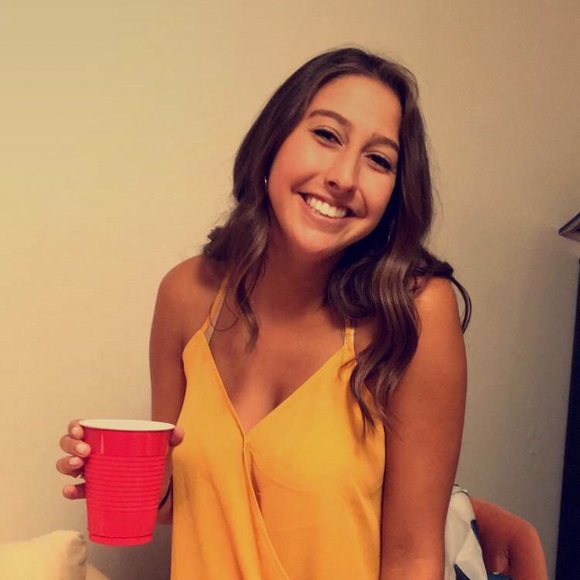 Profile Picture of Jenna Myer (@jenna_myer) on Poshmark