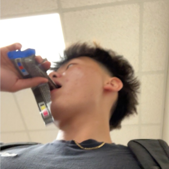 Profile Picture of Alvin Zheng (@alvinxrussel) on Poshmark