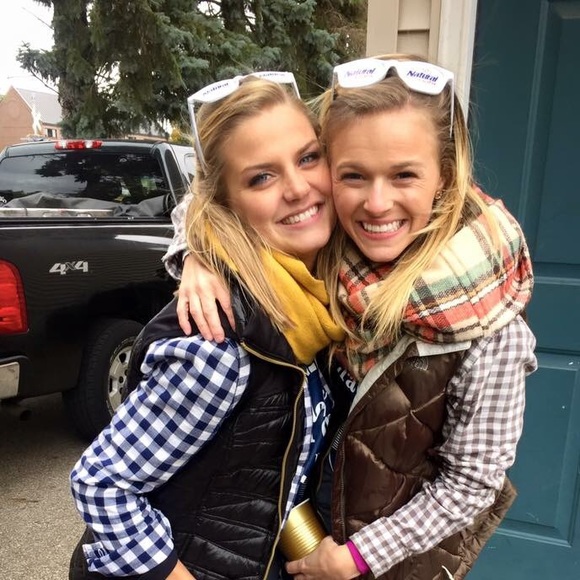 Profile Picture of Olivia Volkmann (@okvolkmann) on Poshmark