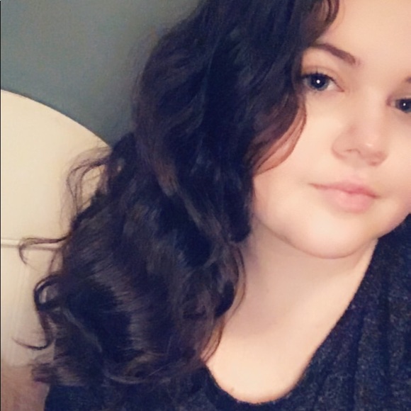 Profile Picture of Molly Bandinelli (@mbabdz) on Poshmark