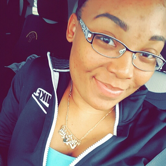 Profile Picture of Victoria Ricks (@vickeedee) on Poshmark