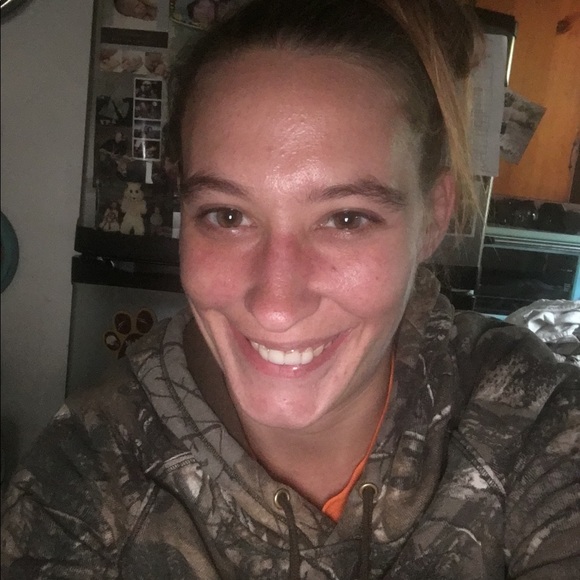 Profile Picture of Hailey Gibson (@haileygibson059) on Poshmark