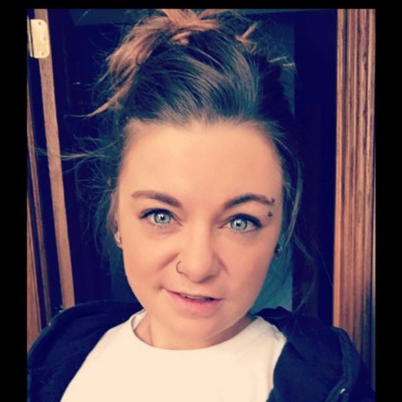 Profile Picture of Nikki Petsch (@nikkijo57) on Poshmark