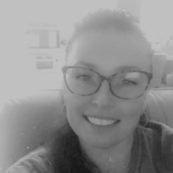 Profile Picture of Erin Erney (@emerney) on Poshmark