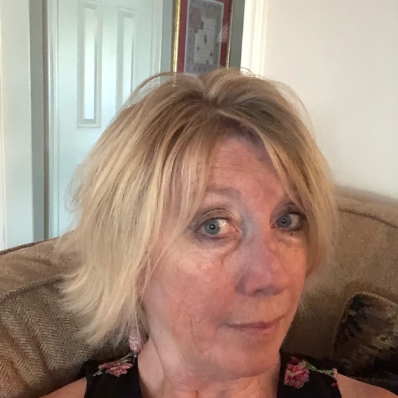 Profile Picture of Paulita Brooker (@minxemom) on Poshmark