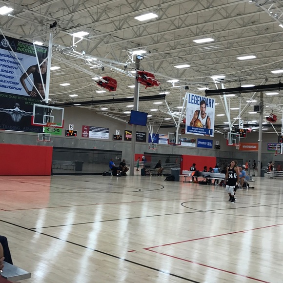 Profile Picture of Kevin Saunders (@kevjamsau) on Poshmark