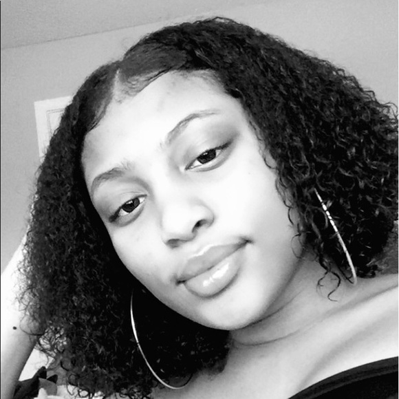 Profile Picture of Honey Walker (@h0neey1) on Poshmark