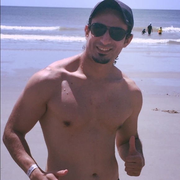 Profile Picture of Joe Issa (@joeissa) on Poshmark