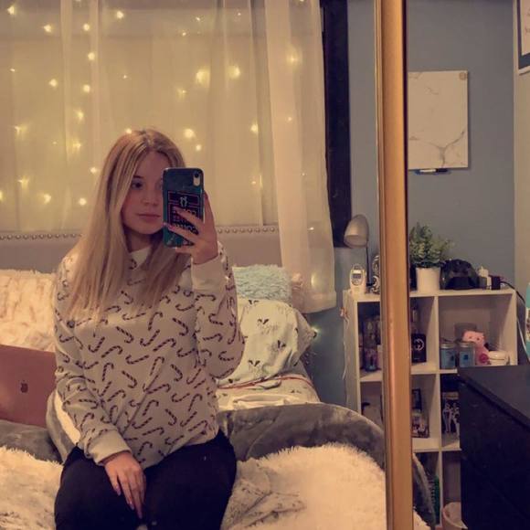 Profile Picture of Adriana Stuckey (@adrianastuckey) on Poshmark