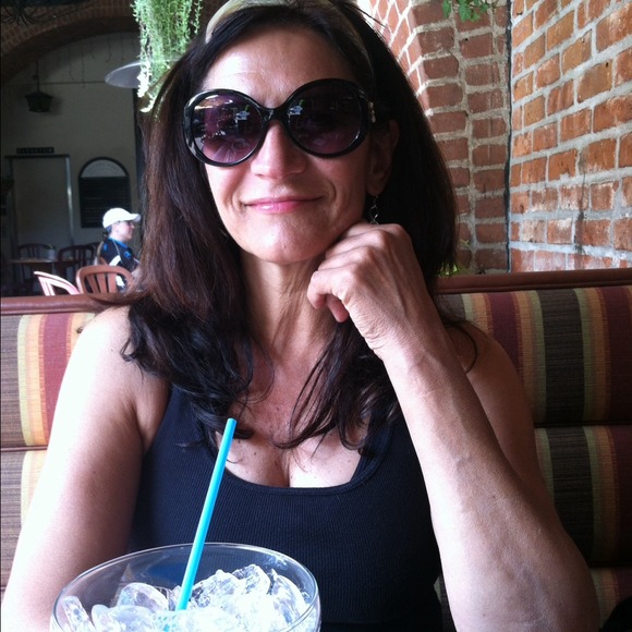 Profile Picture of Joanne Brophy (@joeybeezz) on Poshmark