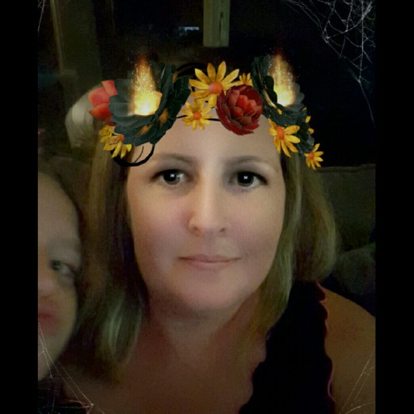 Profile Picture of Michelle Reimold (@mjreimold1) on Poshmark