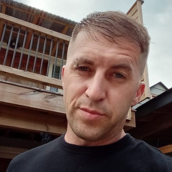 Profile Picture of Jeremy Underwood (@ujeremy23) on Poshmark