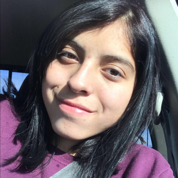 Profile Picture of Gisell Martinez (@lowkeygisell) on Poshmark