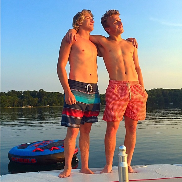 Profile Picture of Colin Strong (@cstrong11) on Poshmark