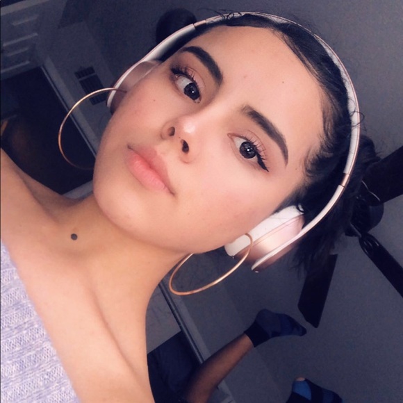 Profile Picture of Jennifer Abrego (@jen4742) on Poshmark