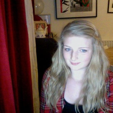 Profile Picture of Lorna Davison (@lornyyyy) on Twitter