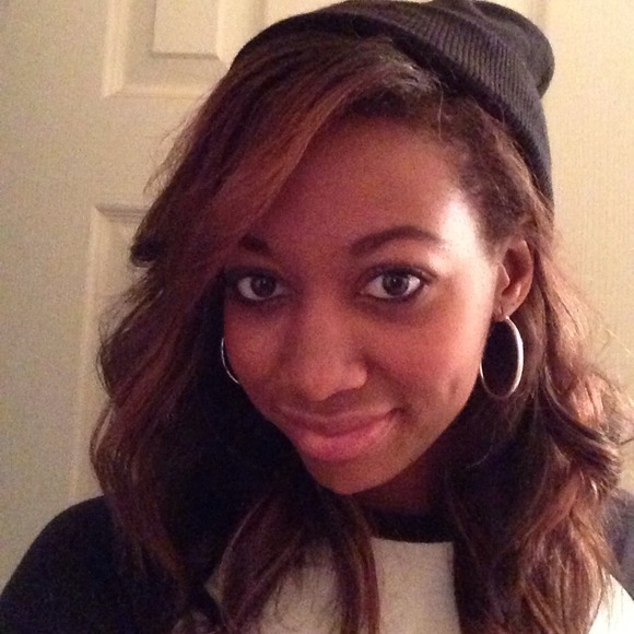 Profile Picture of Devon Edwards (@dedward2) on Poshmark