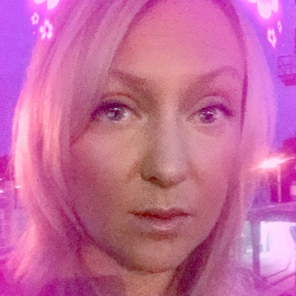 Profile Picture of Rhema Bechthold (@rb06227) on Poshmark