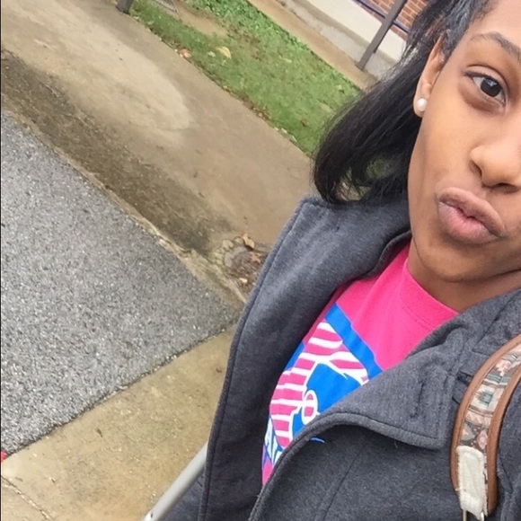 Profile Picture of Destiny Ferrill (@desss03) on Poshmark