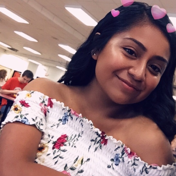 Profile Picture of Lorena Coxanteje (@lorena3c) on Poshmark