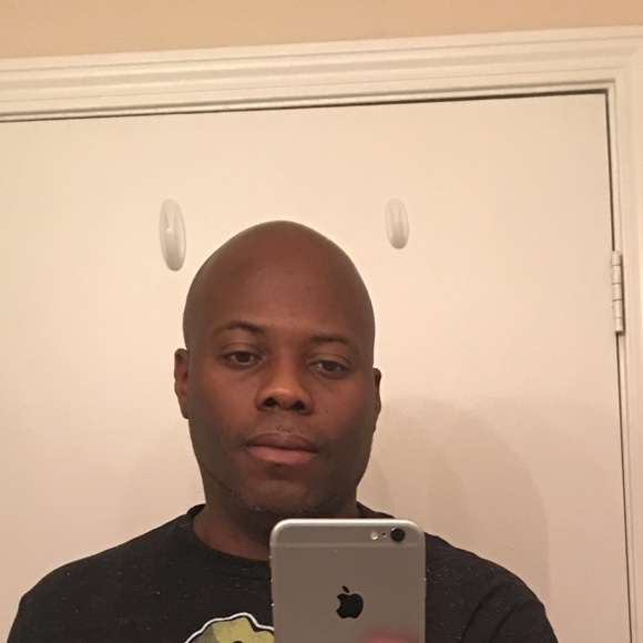 Profile Picture of Leslie Hinds (@djles23) on Poshmark