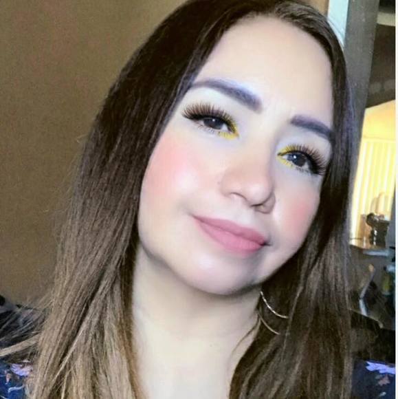 Profile Picture of Laura elisa Caldera (@eliza103) on Poshmark
