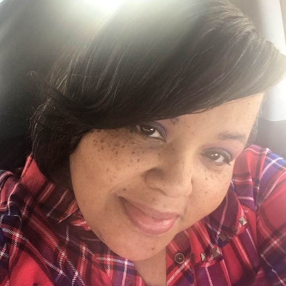 Profile Picture of Tina Quick (@tina_quick) on Poshmark