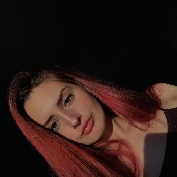 Profile Picture of Isabelle Kohler (@isabellekohlaa) on Poshmark