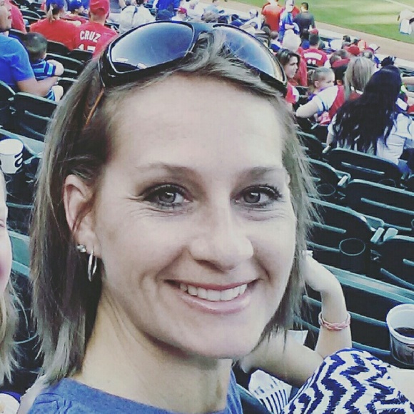 Profile Picture of Vacal Patchell (@momma2lots) on Poshmark