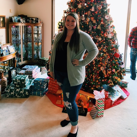 Profile Picture of Mackenzie Barry (@mackenziebarry) on Poshmark