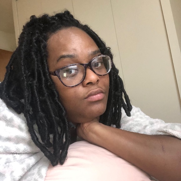 Profile Picture of Eva Alexander (@enaw_06) on Poshmark