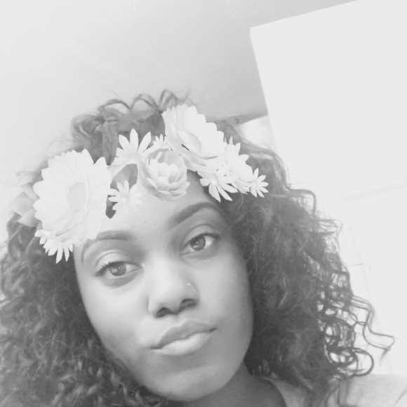 Profile Picture of Trinity Edwards (@wavvytrinityjay) on Poshmark