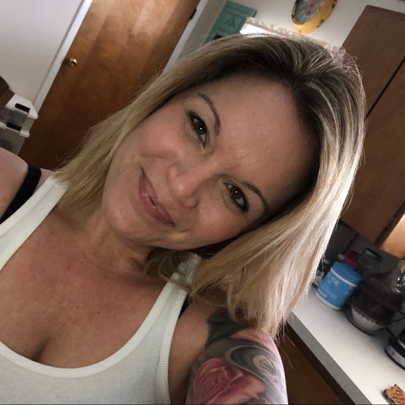 Krista Dubois - Poshmark Profile Picture of Krista Dubois (@krista_dubois) on Poshmark