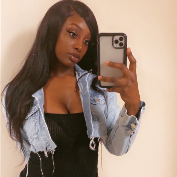Profile Picture of Jeamelah Samedy (@jaygriffin127) on Poshmark