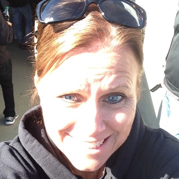 Profile Picture of Michelle Kepros (@kaciann22) on Poshmark