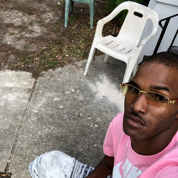 Profile Picture of Seanqua Pryor (@seanquajr17) on Poshmark