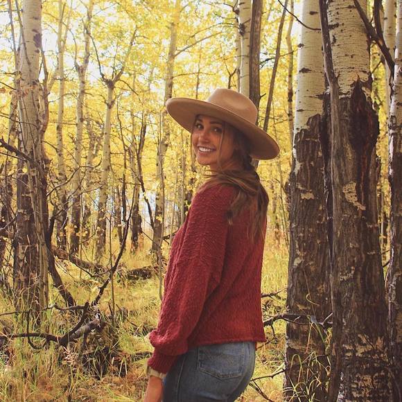 Profile Picture of Taylor Nofsinger (@tnof) on Poshmark