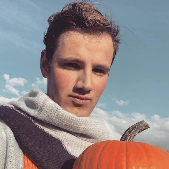 Profile Picture of Alexander Goncharov (@alexgonch34) on Poshmark