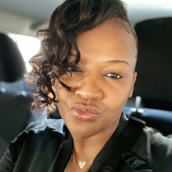 Profile Picture of Kennetta Vogt (@kmvogt) on Poshmark