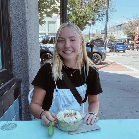 Profile Picture of Molli Blaska (@molliblaska) on Poshmark