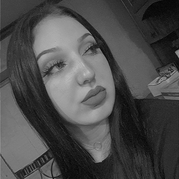 Profile Picture of Kayleigh Campbell (@laurennkay_) on Poshmark