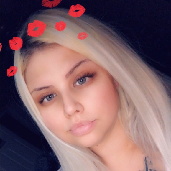 Profile Picture of Brianna Booher (@westcoastbumz) on Poshmark